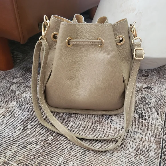 🇮🇹Cheval Firenze Taupe Tassel Bucket Bag Leather Made In Italy🇮🇹 - Picture 2 of 9